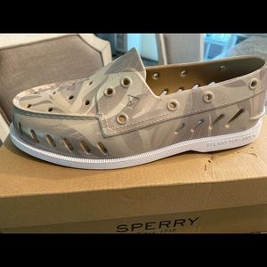 NWT Womens SPERRY Float 8 shoes cute! For beach or lake or working in garden